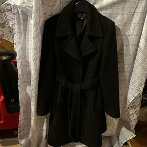 Women’s wool Anne Klein coat in very good condition. Nice dress winter coat